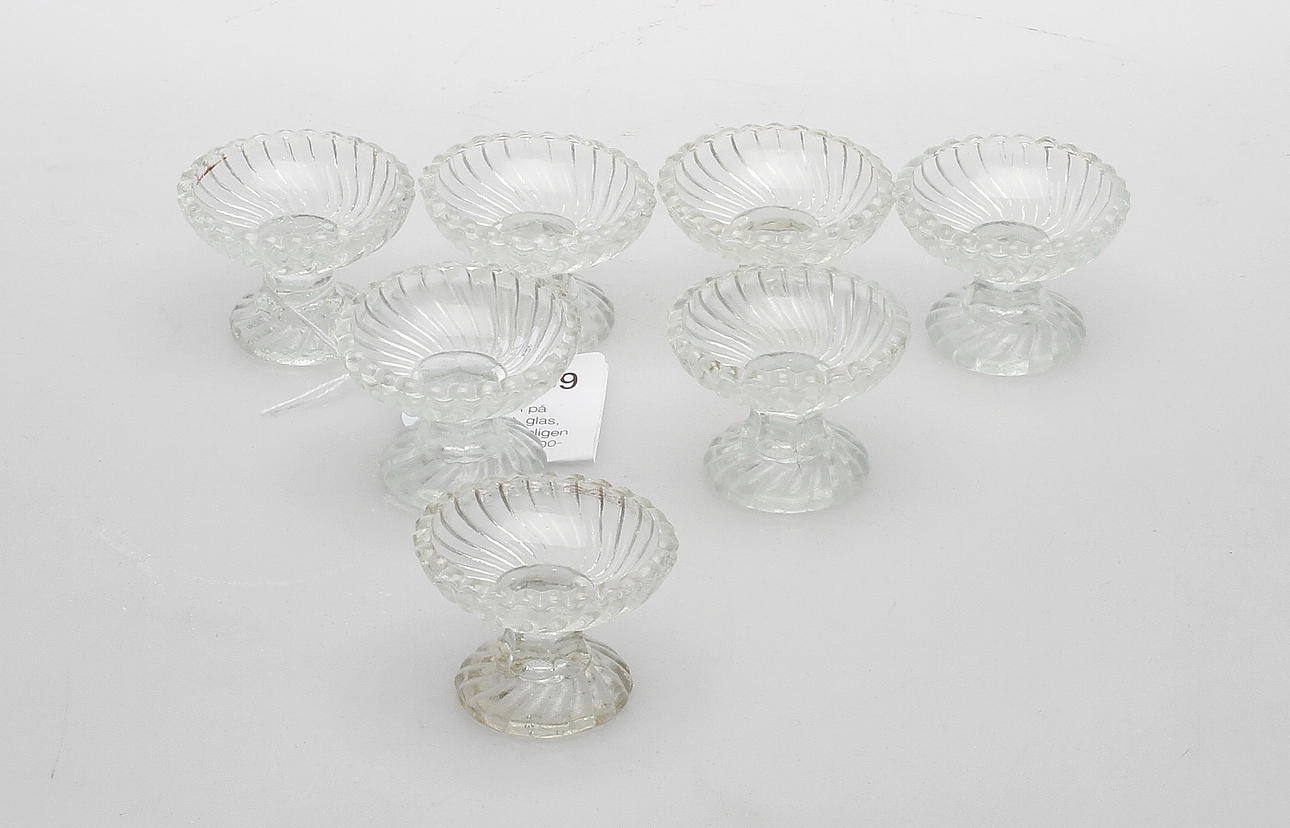 SALTKAR på FOT, 7 st, glas, "Turbin", troligen Reijmyre, 1900-tal.