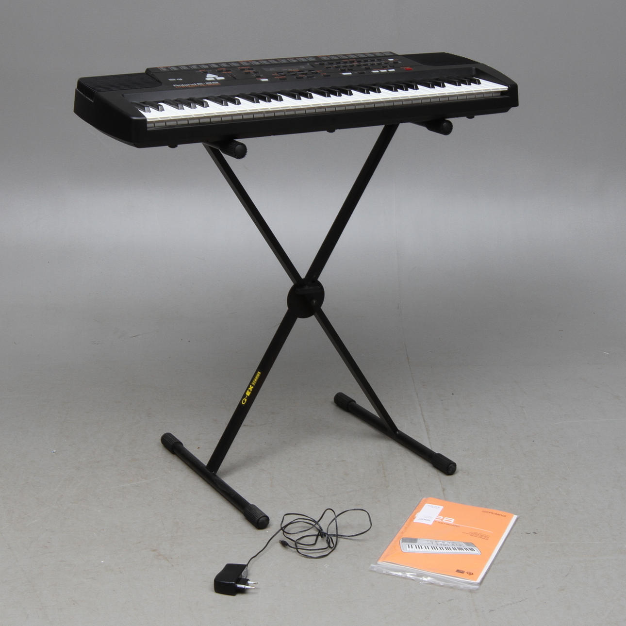 KEYBOARD, Roland, E-28.