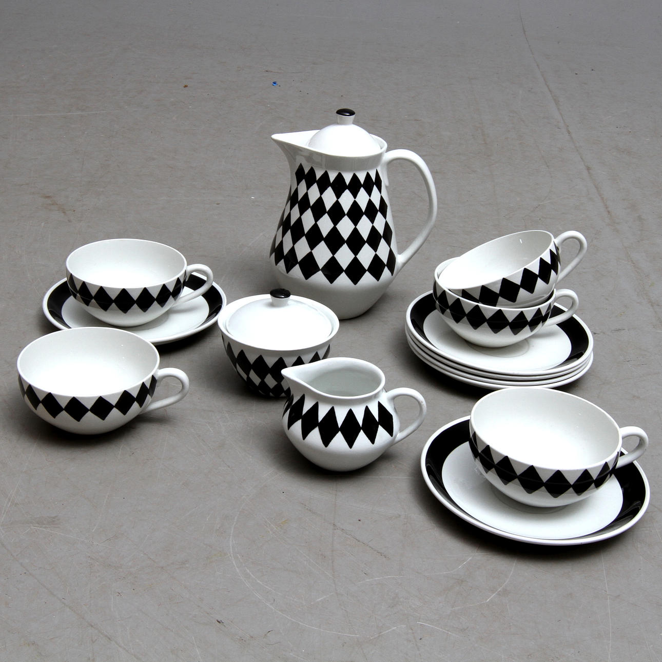 TESERVIS, 8 delar, flintgods, "Svart Ruter", Karin Björquist, Gustavsberg.