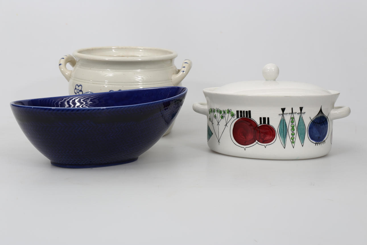 SKÅL, KAROTT OCH KRUS, porslin, 3 delar, bland annat Blå Eld.