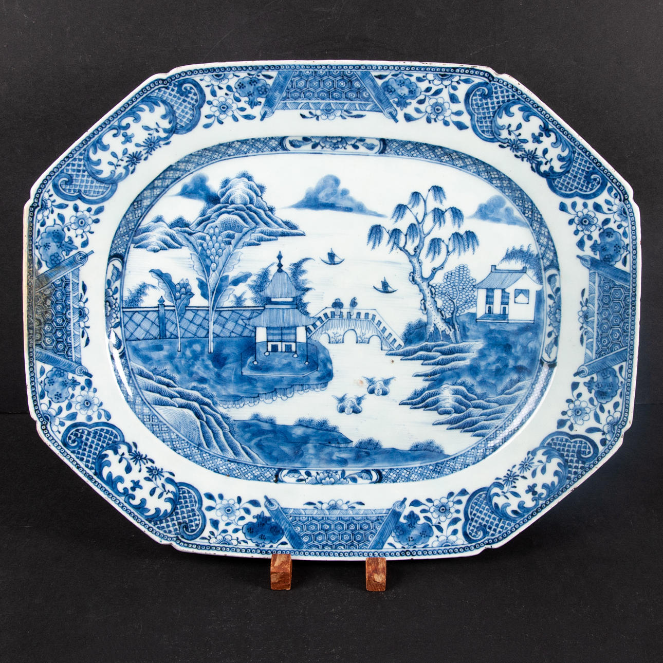 FRYING DISH, porcelain, China, Chien-Lung, (1736-1795). Ceramics ...