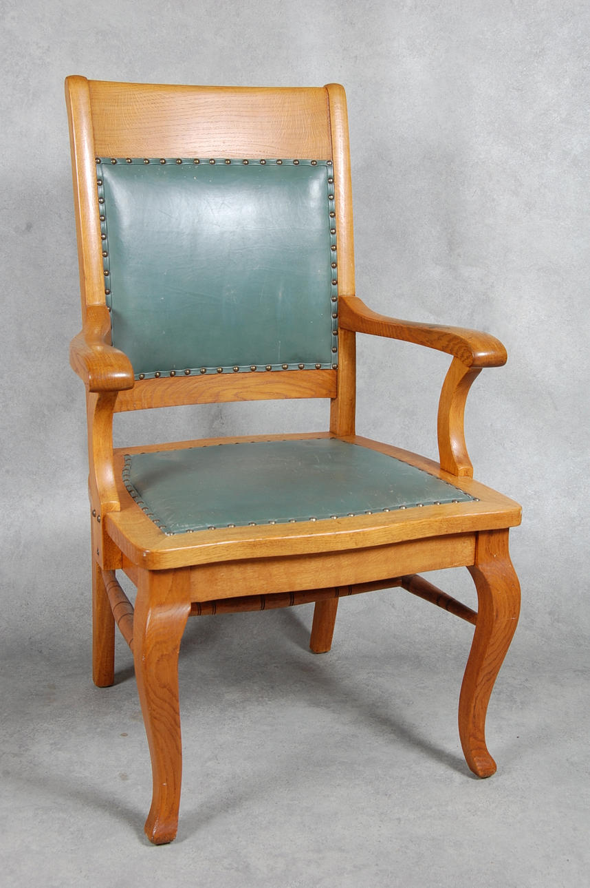 DIREKTÖRSSTOL, enligt uppgift proveniens Gorthon Helsingborg.