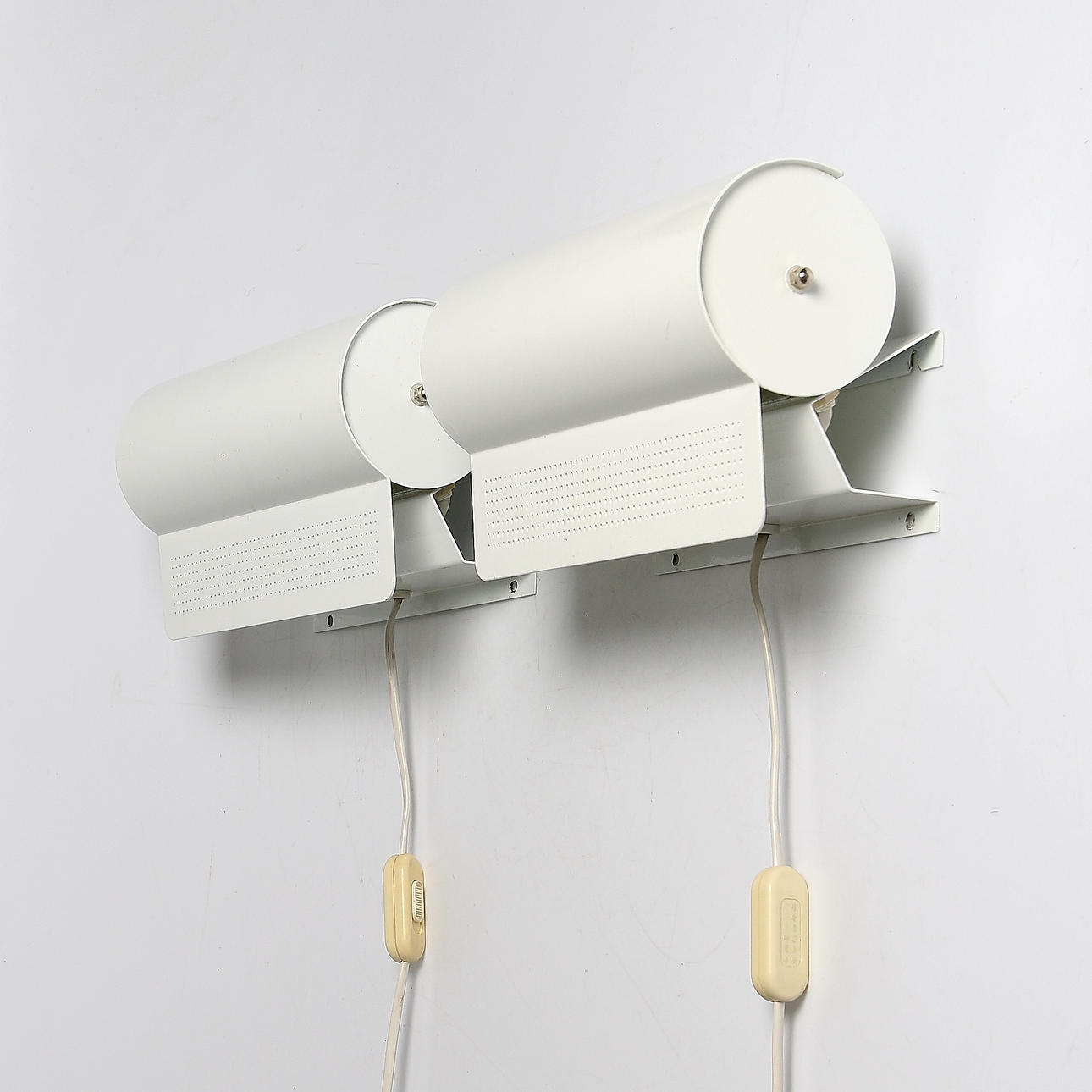 VÄGGLAMPOR, ett par, metall, "Keps", Börje Lindau, Zero. Formgiven 1972.