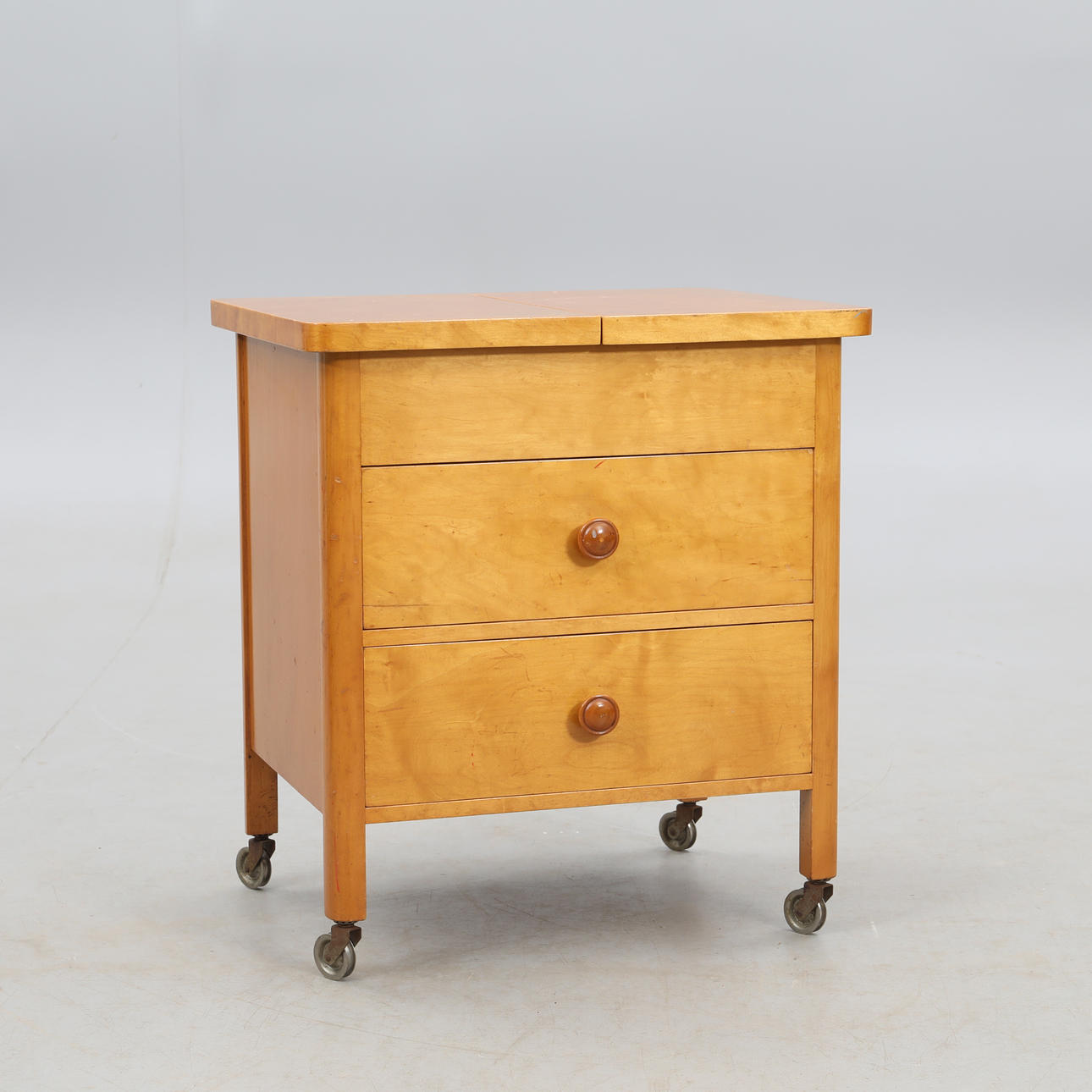 NÄHTISCH auf Rollen, ausziehbare Scheibe.