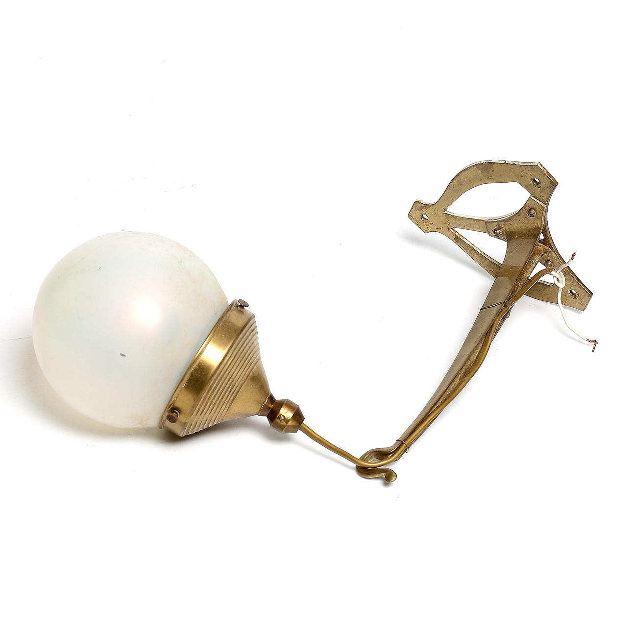 VÄGGLAMPA, mässing samt glas, Jugend, runt sekelskiftet 1900.