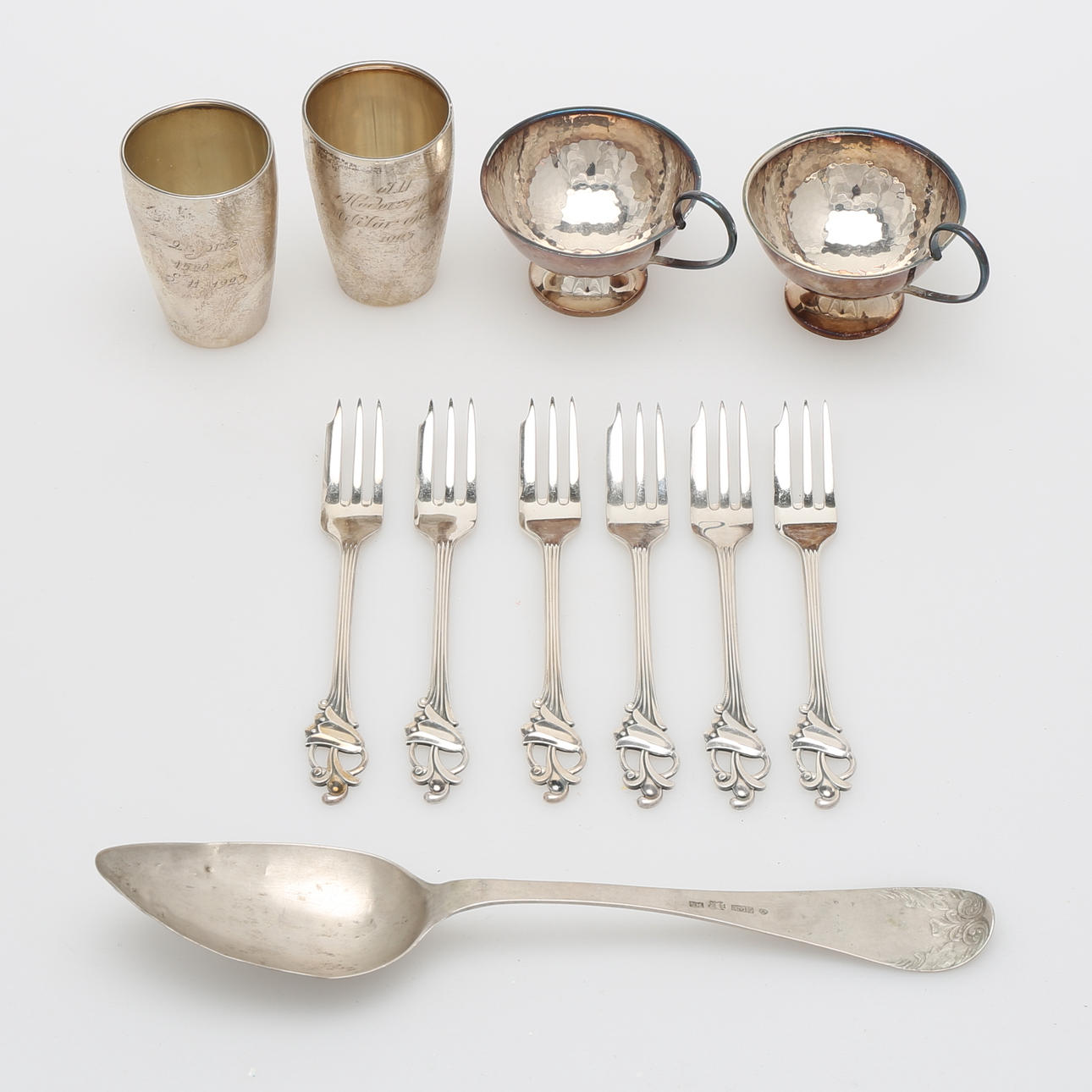 SILVERFÖREMÅL, 11 st, 1800-och 1900-tal, 250 gram.