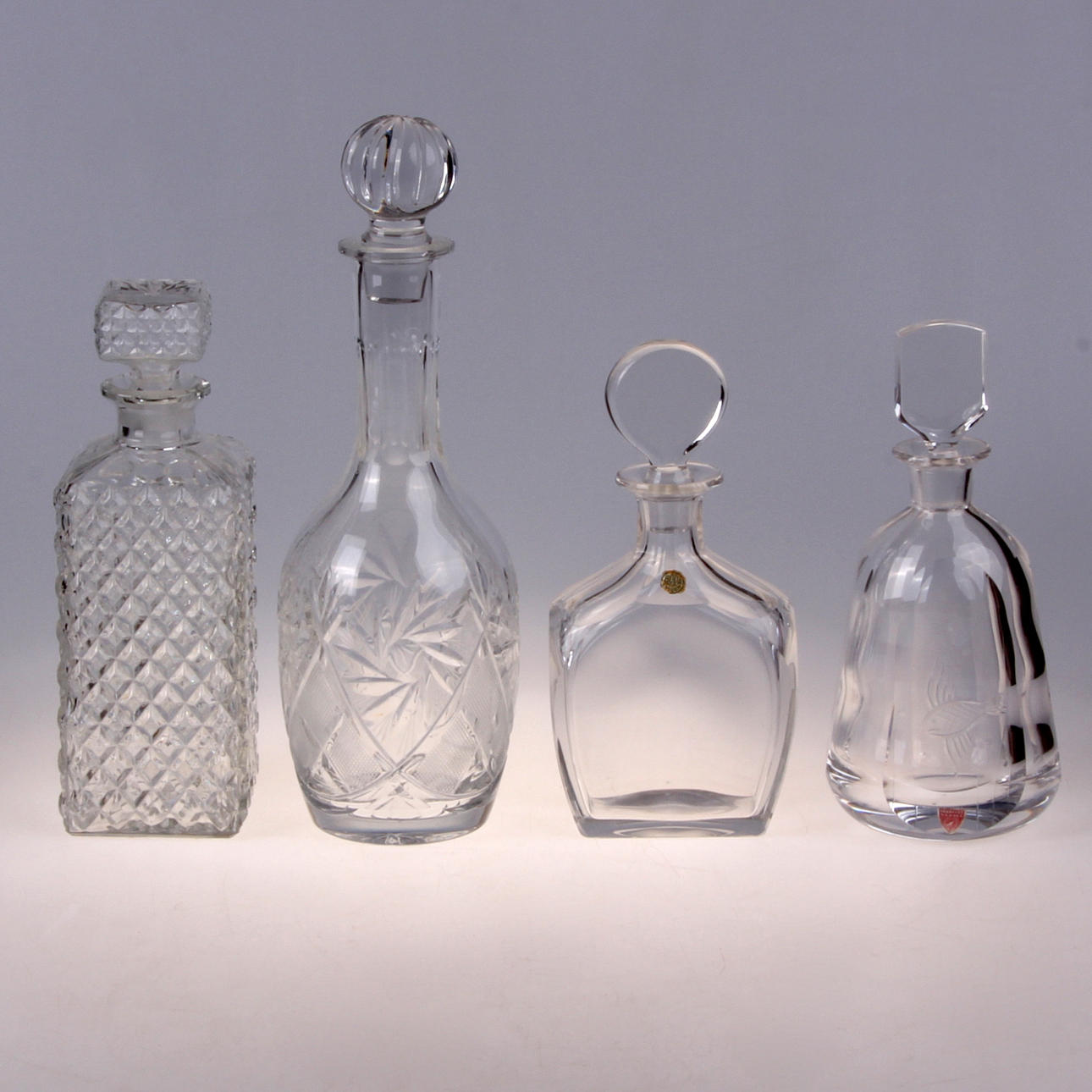 KARAFFER, 4 st. Glas, delvis Boda och Orrefors, 1900-tal.