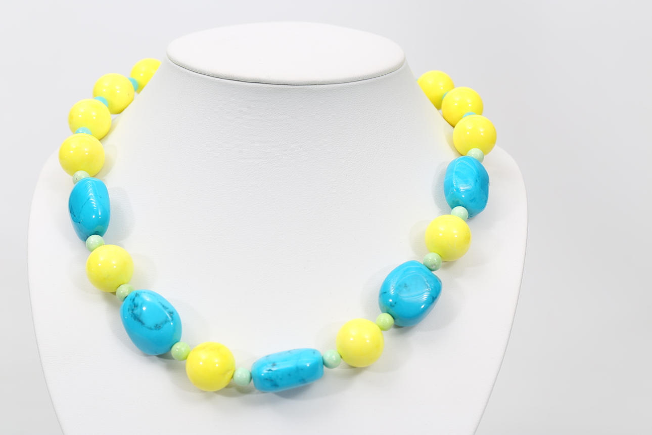 HALSBAND, gula och blå naturstenar, 2000-tal.