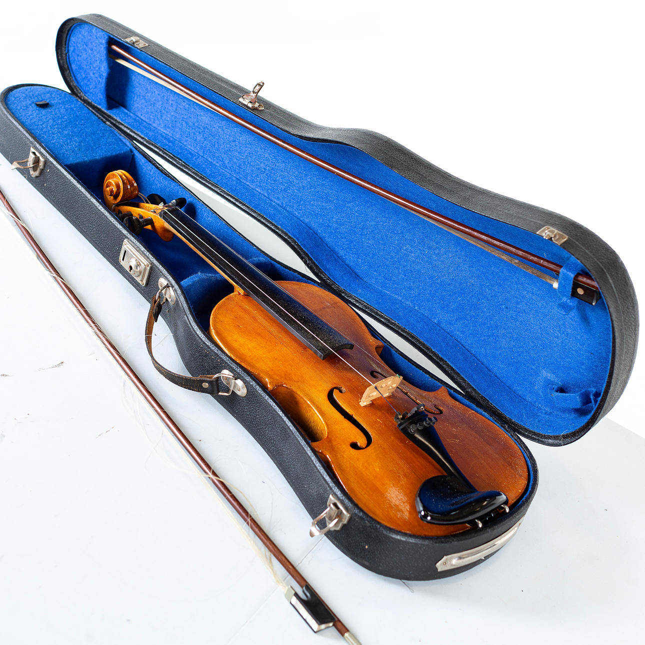 VIOLINE, mit Koffer und 2 Saiten.