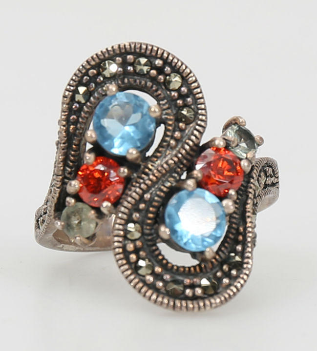 RING, silver, infattade röda, blå och vita stenar, markasiter, 2000-tal.