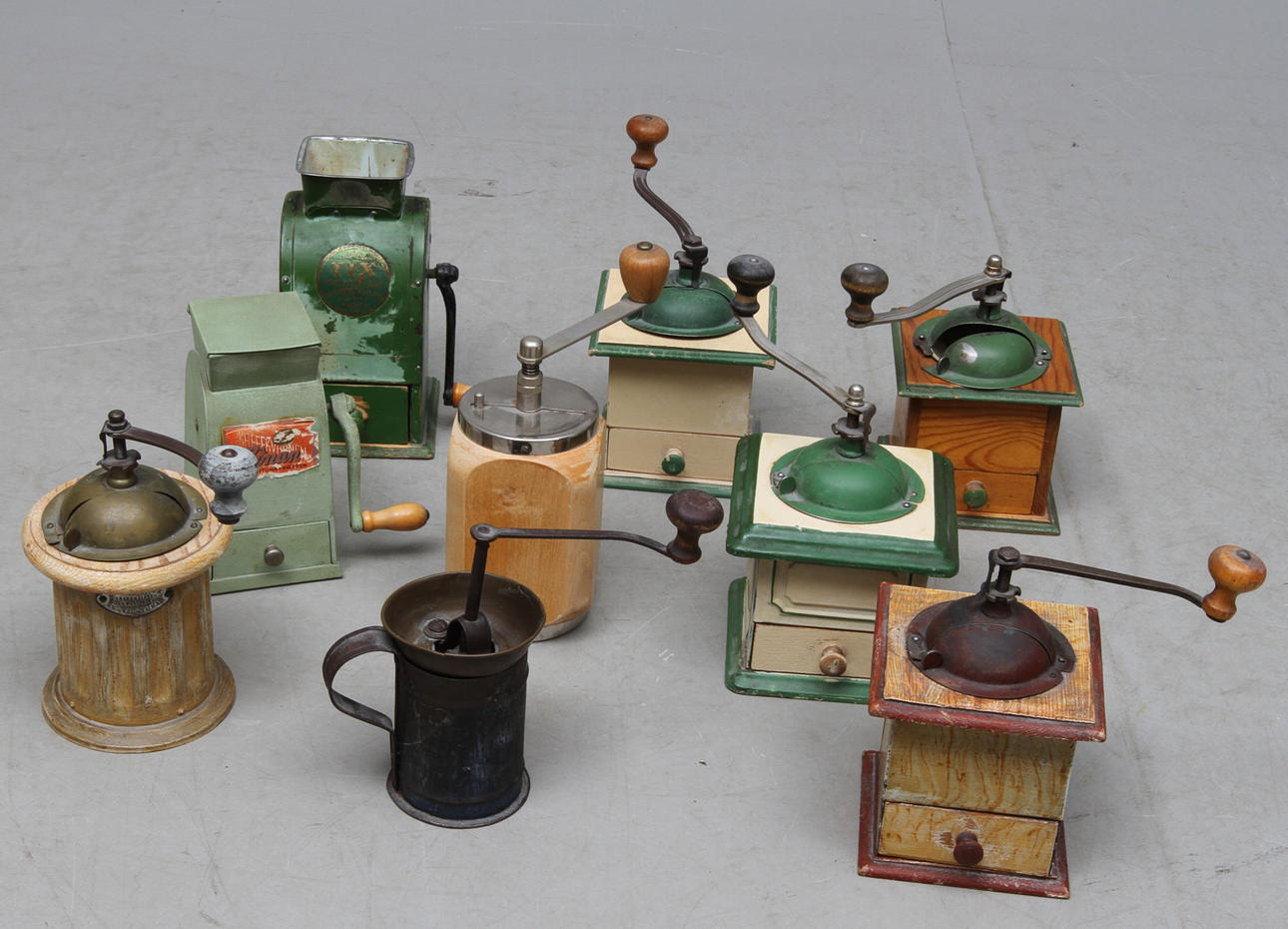 KAFFEKVARNAR, 9 st, olika modeller, 1900-tal.