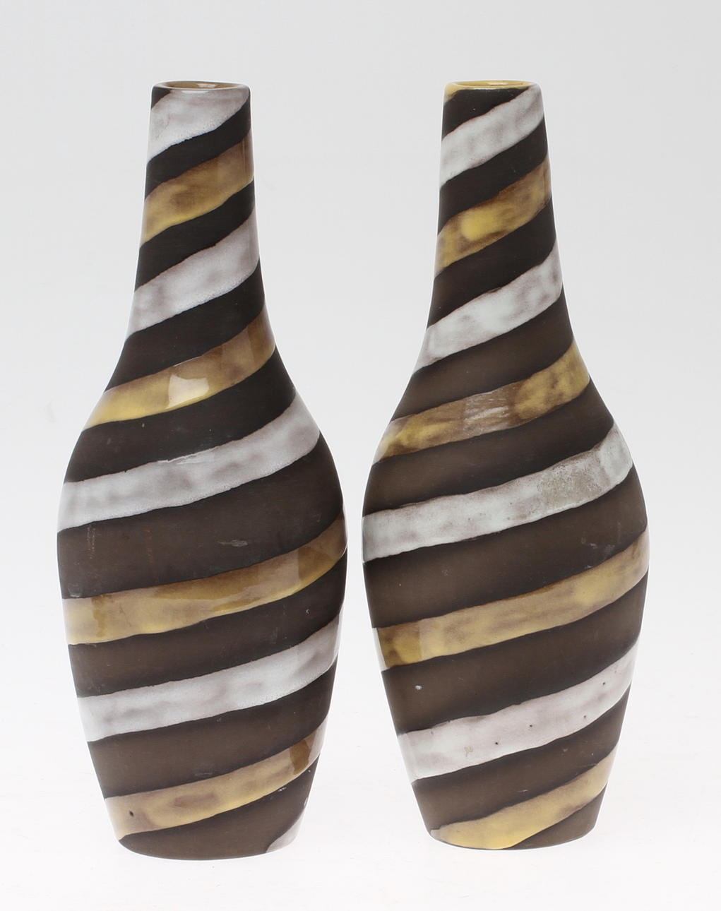 VASER, 2 st, kermaik, Ingrid Atterberg Uppsala Ekeby.