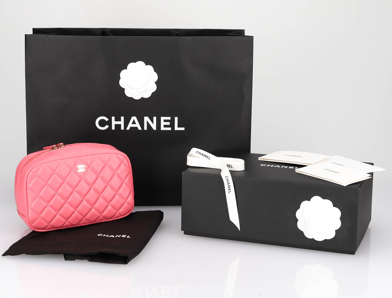 CHANEL, Classic case, necessär, rosa skinn, 2020.