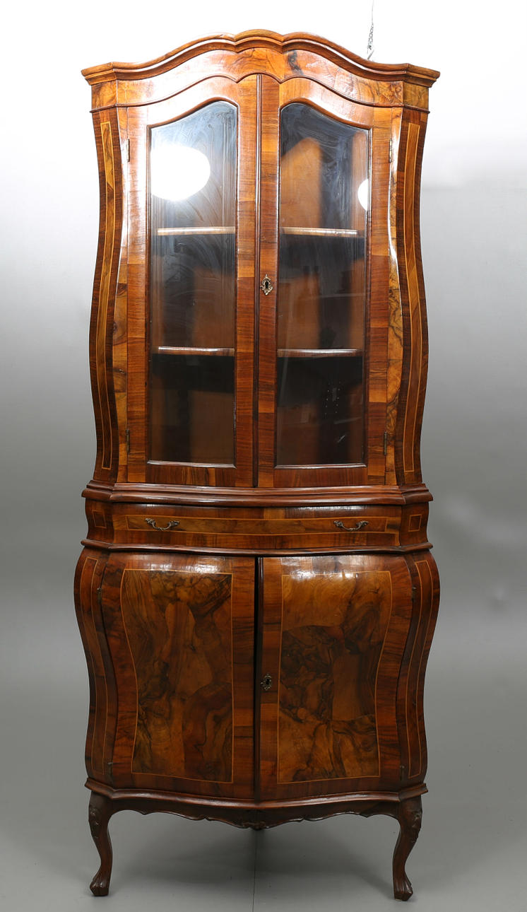 HÖRNSKÅP, olika träslag, vitrinovandel, 1800-talets fjärde kvartal.