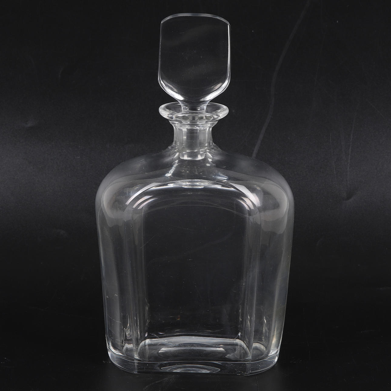 ELIS BERGH. karaff, glas, Kosta, signerad. Glas - Övrigt - Auctionet