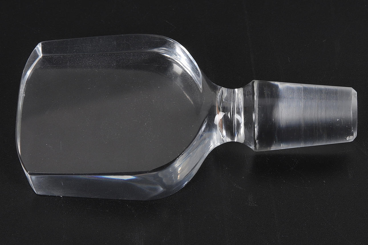 ELIS BERGH. karaff, glas, Kosta, signerad. Glas - Övrigt - Auctionet