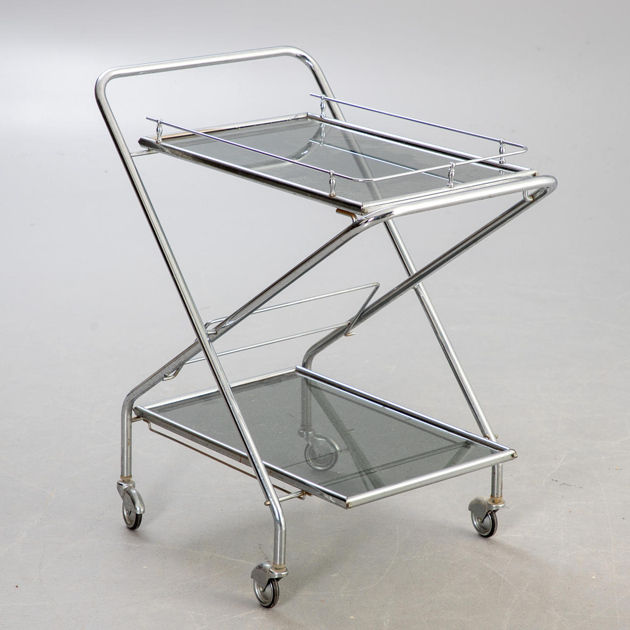 Vikbar serveringsvagn, 2. 1900-talets hälft.