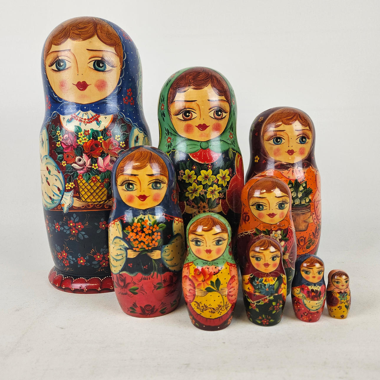 MUÑECA, 9 piezas, Babushka, Rusia, década de 1900.