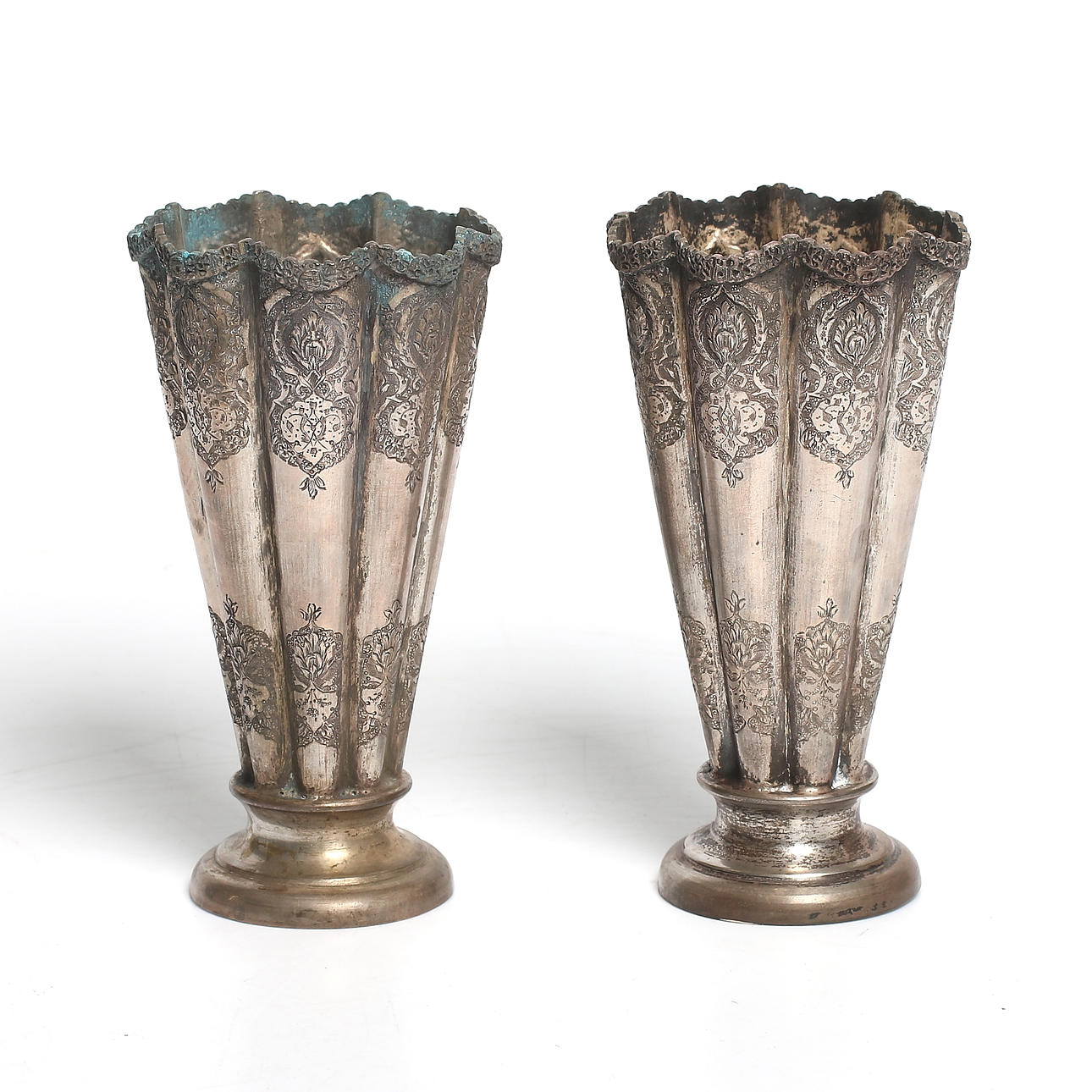 VASER, ett par, silver, Persien. 1900-tal. Vikt 590 gram.