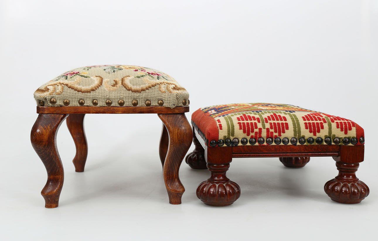 PALLAR, broderad dyna, 2 stycken, 1900-talets första hälft.