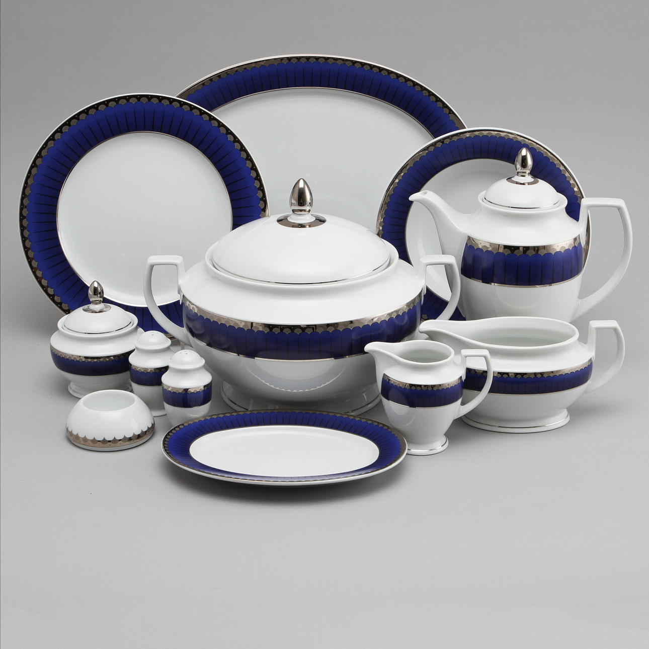 MATSERVIS, porslin, "Marianne Royal Blue/Christineholm", 85 delar, Sigvard Bernadotte.