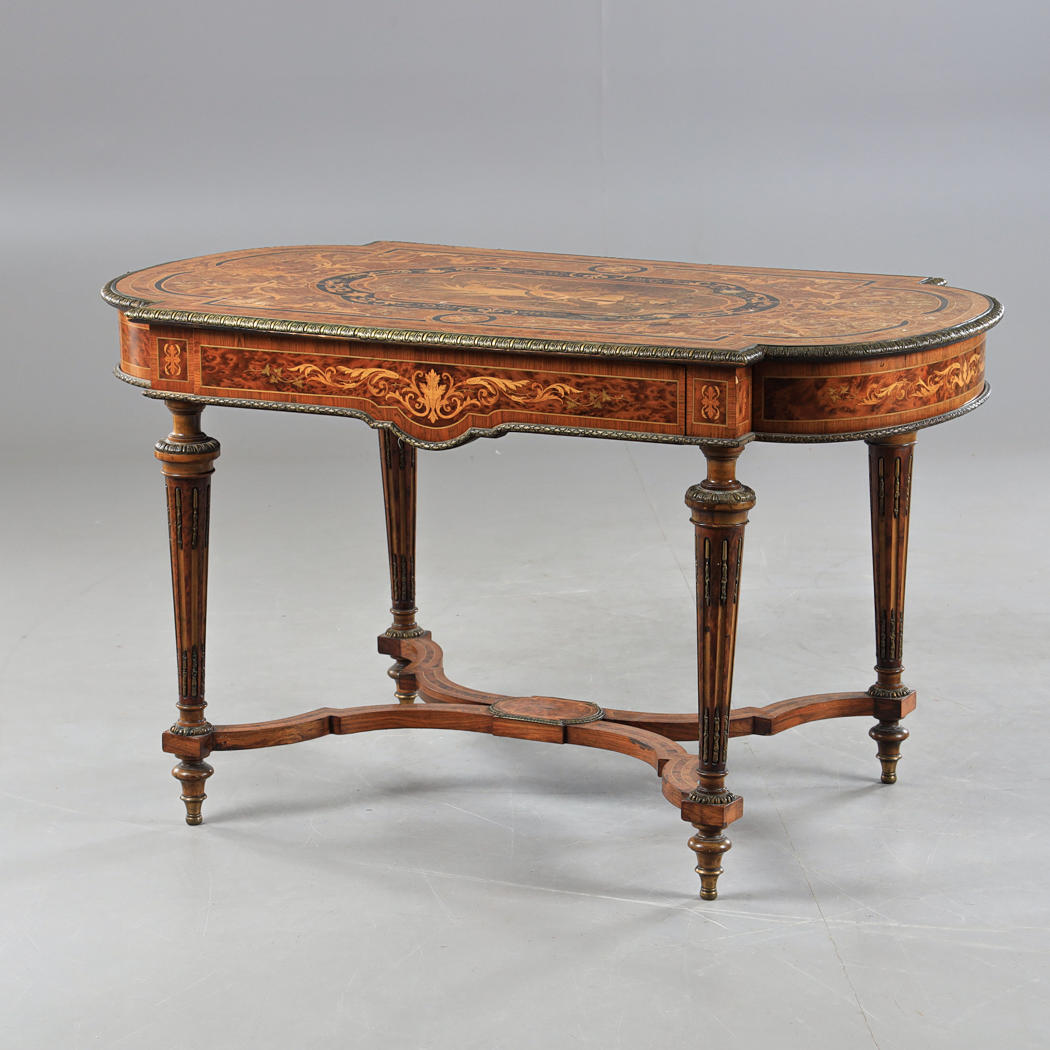 MESA DE CAFÉ, estilo Luis XVI, finales del siglo XX.