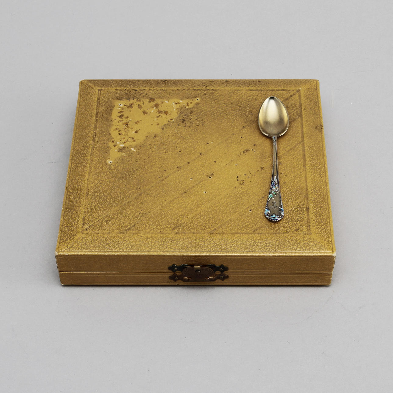 KAFFESKEDAR, 6 st, förgyllt silver med emalj, Polen tidigt 1900-tal.