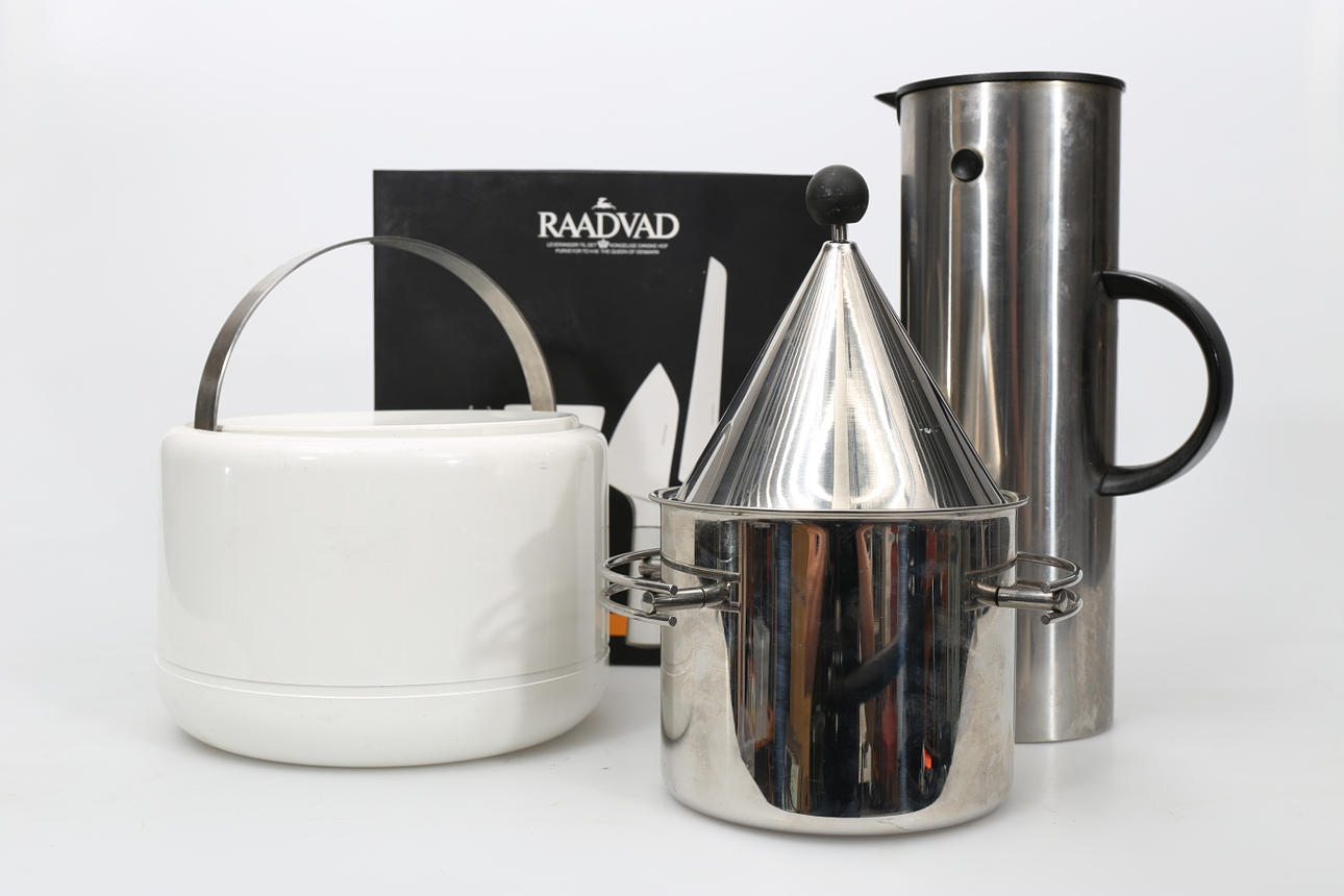 TERMOS, ISHINKAR OCH OSTBESTICK, rostfritt och plast, 7 delar, bland annat Stelton, 1900-talets andra hälft.
