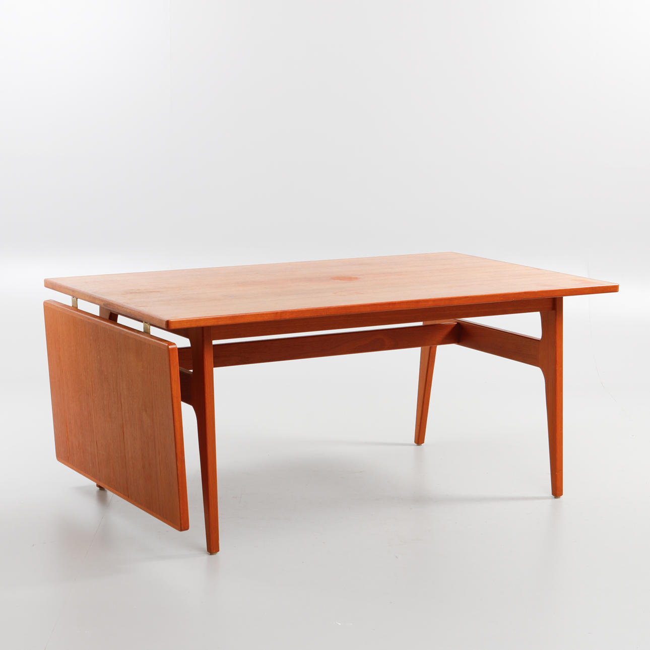 ERIK WÖRTZ. Dining table, “Danske”, IKEA, 1960s.
