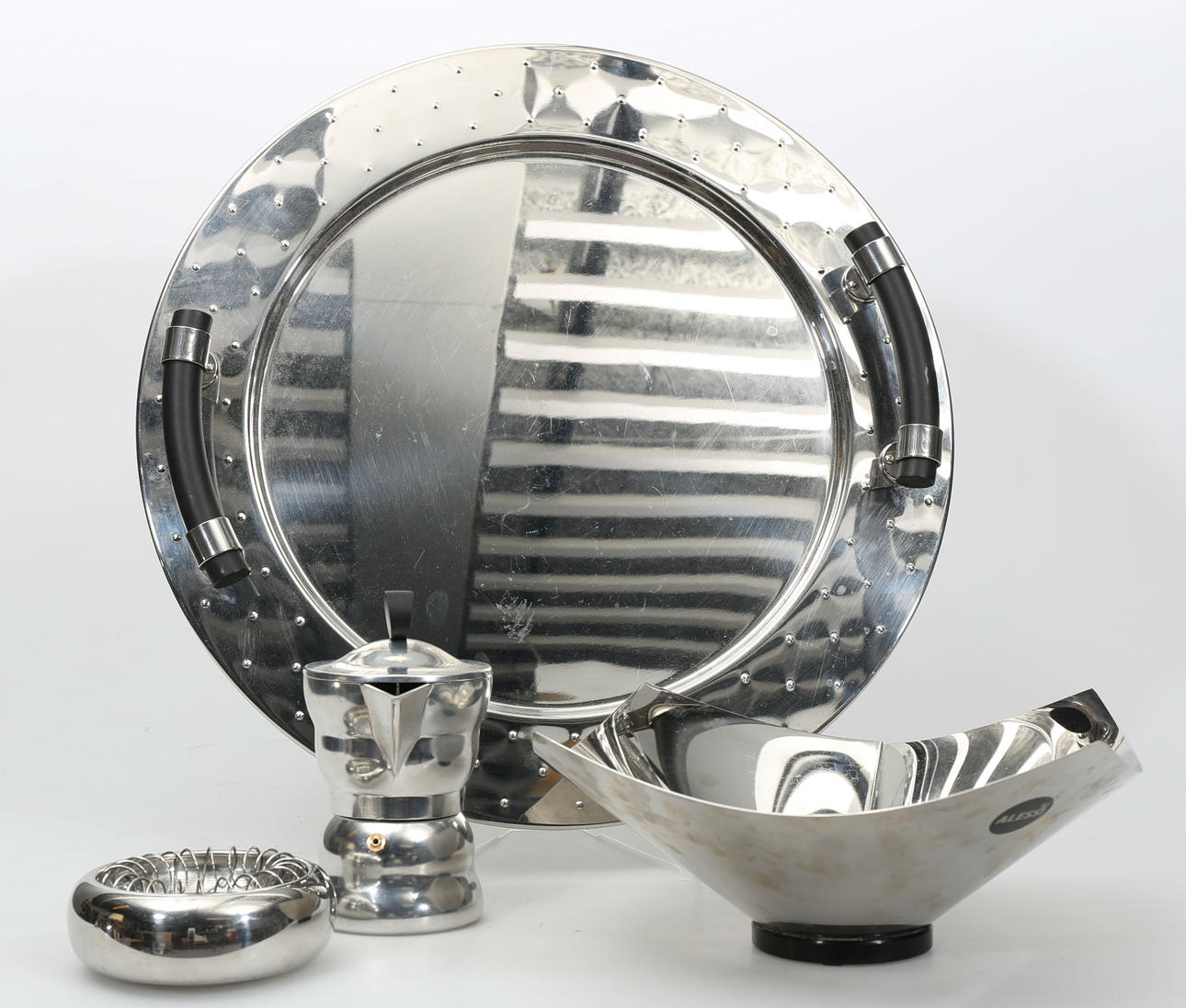BRICKA, SKÅL, ASKFAT OCH KAFFEBRYGGARE, rostfritt, 4 delar,Alessi, 1900-talets andra hälft.