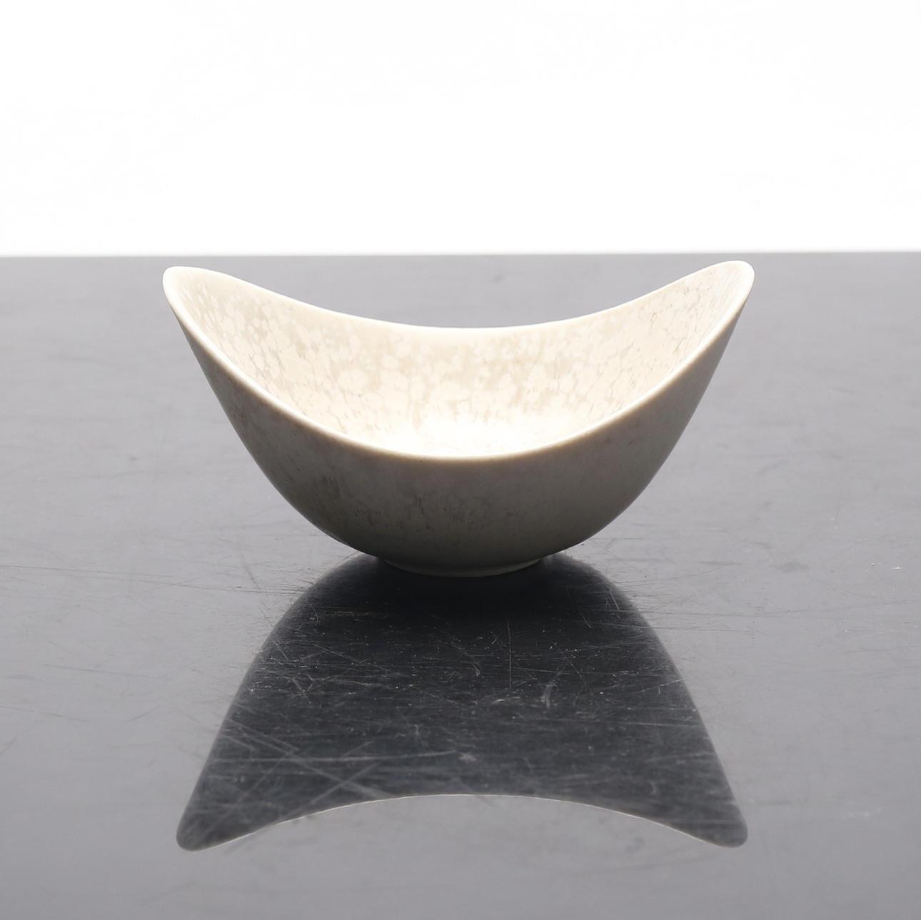 GUNNAR NYLUND. Bowl, stoneware, Rörstrand.