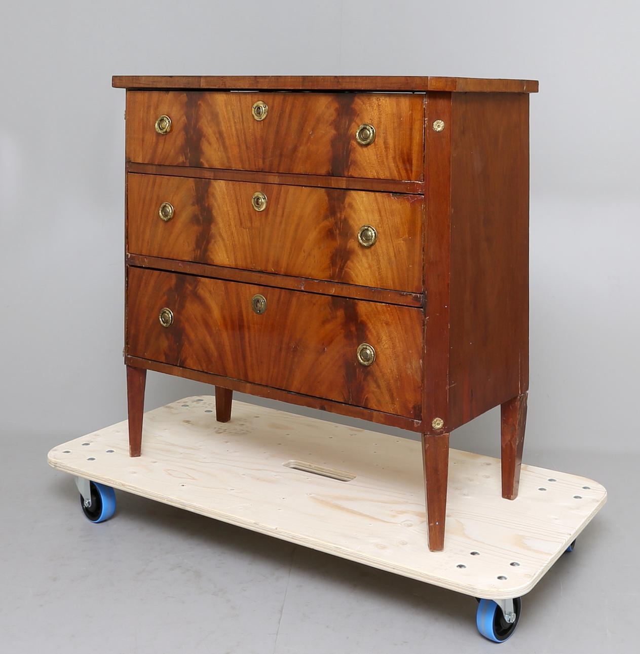 BYRÅ, Gustavianskstil, 1800-tal.