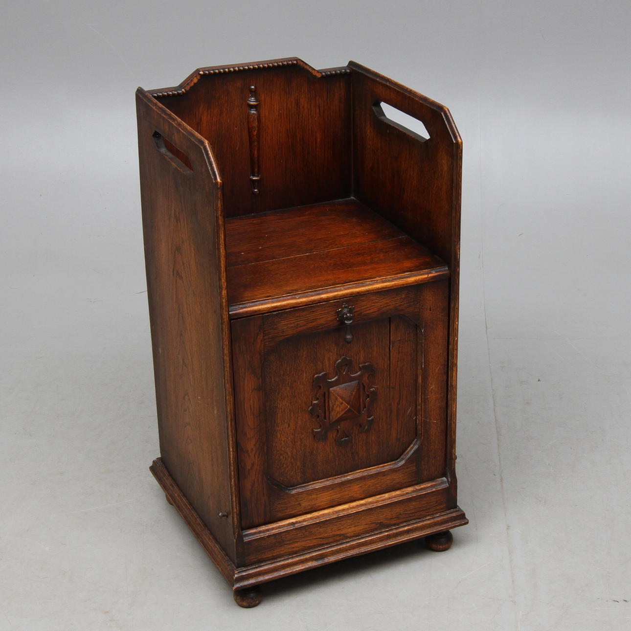 HALLMÖBEL MED FÖRVARING, engelsk stil, 1900-tal.