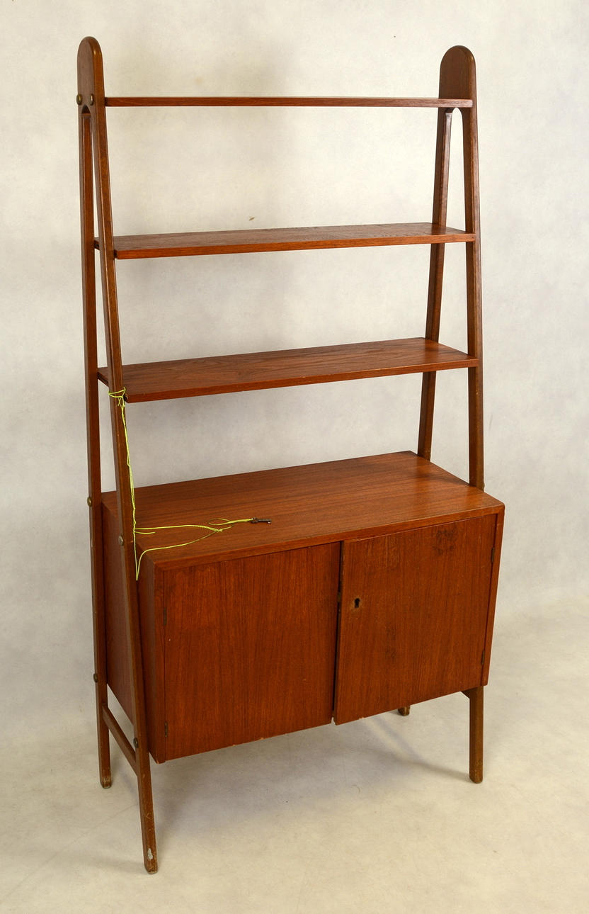 BOKHYLLA MED UNDERSKÅP, teak, 1950/60-tal.