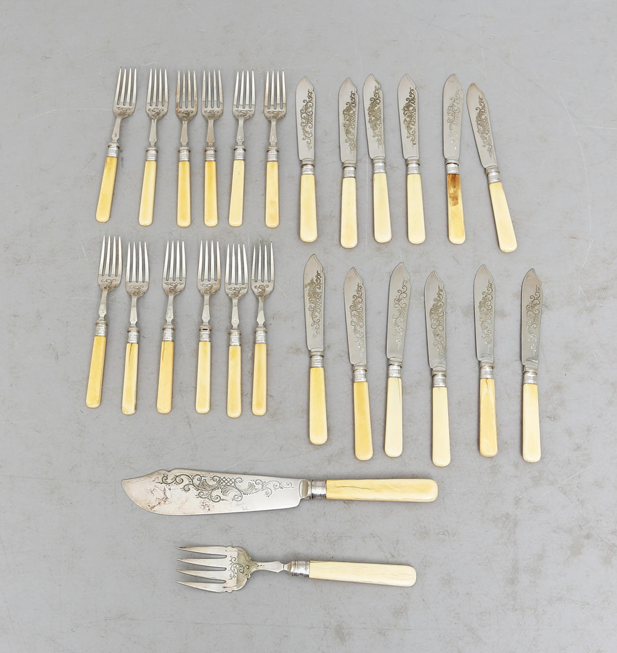 FISKBESTICK, England, 26 delar.