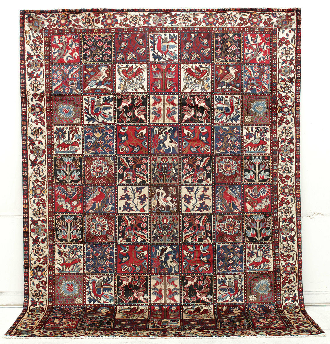 MATTA, Persisk, figural Baktiari, 285 x 212 cm.