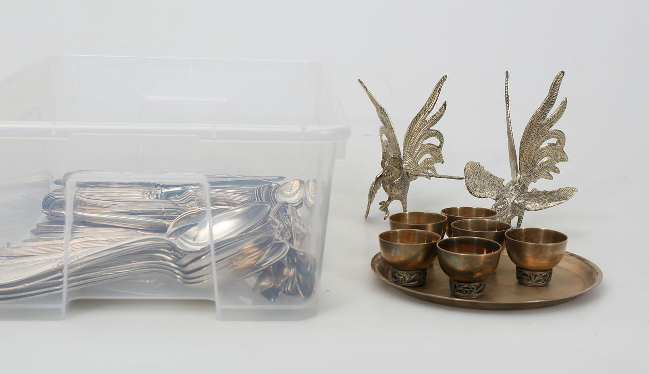 BESTICK OCH PRYDNADSFÅGLAR, nysilver, bland annat "Franska Liljan".