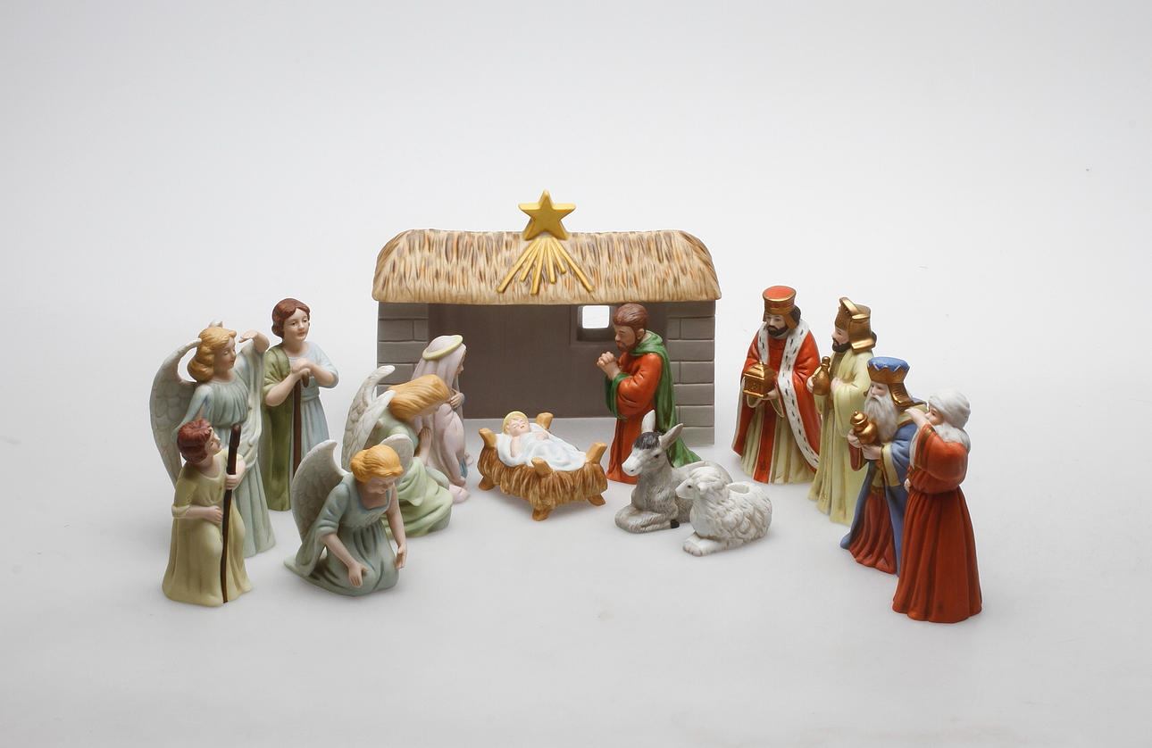 JULKRUBBA 15 delar, porslin, efter Jenny Nyström, Kalmar Länsmuseum.