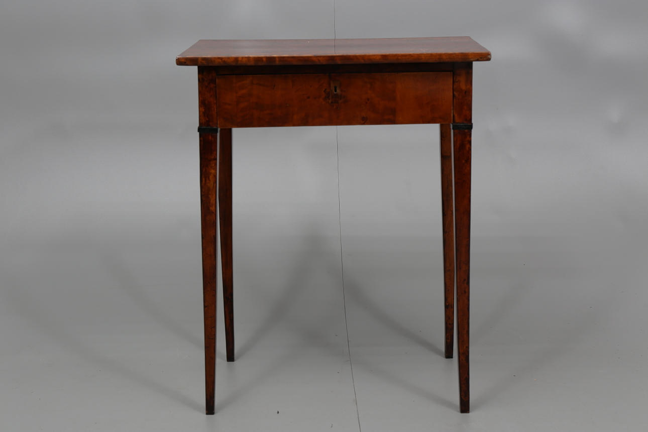 SYBORD MED LÅDA, rot, 1800-talets mitt.