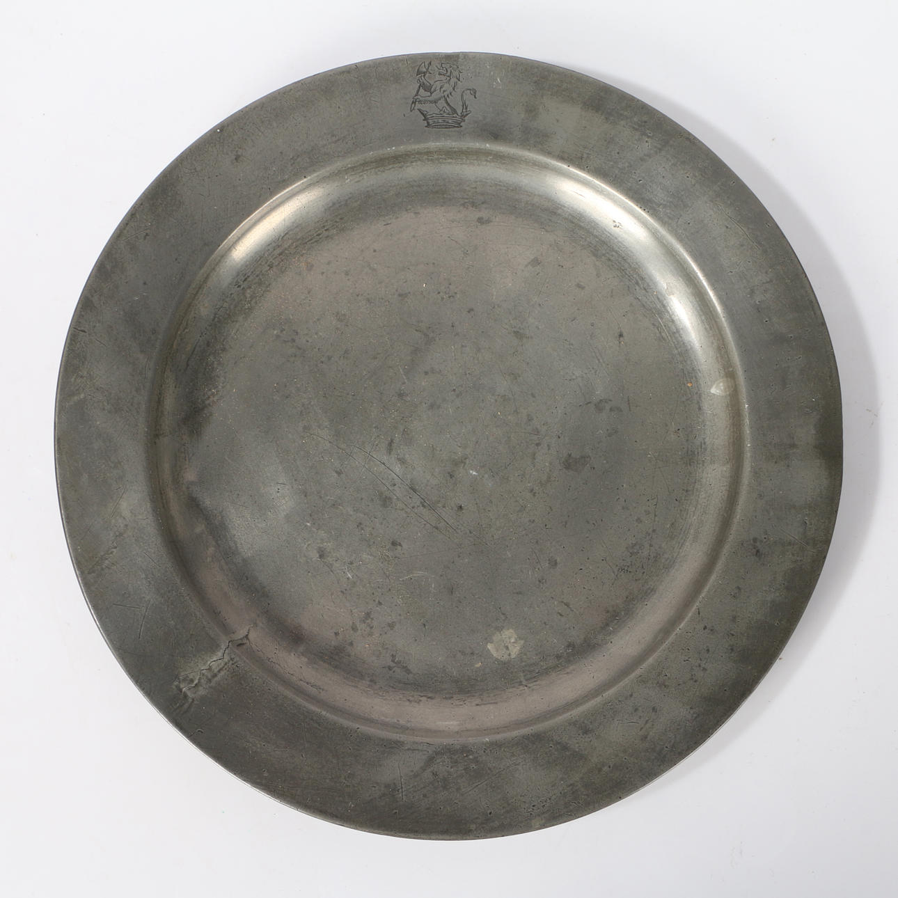 THREE 18TH CENTURY PEWTER CHARGERS.