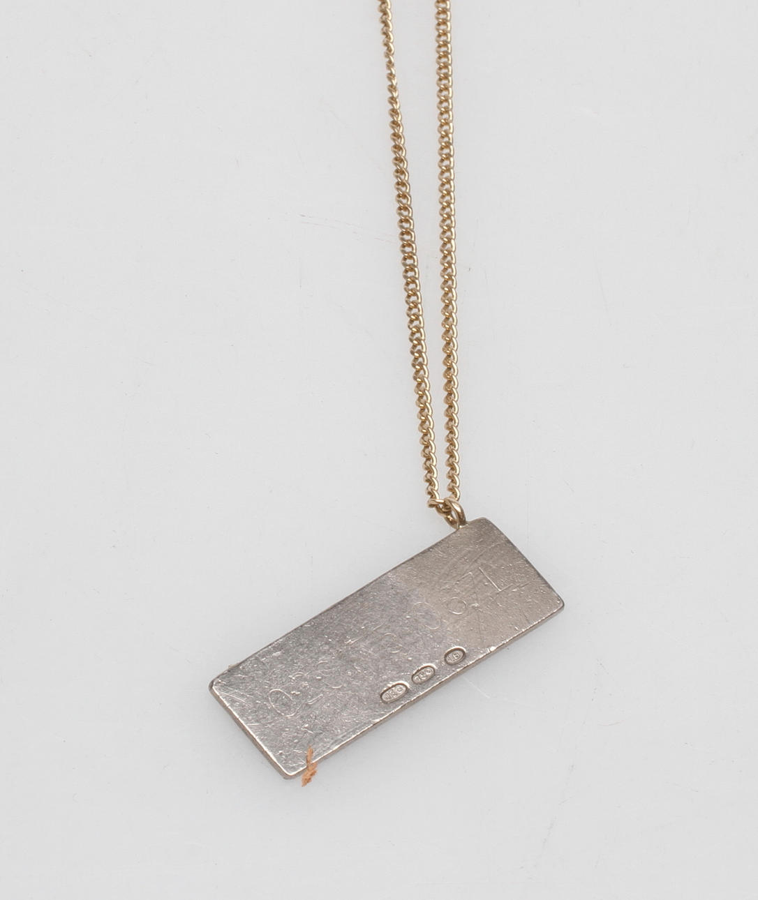 HALSBAND PANSAR MED HÄNGE, 18k guld, vikt ca 11,8gr.