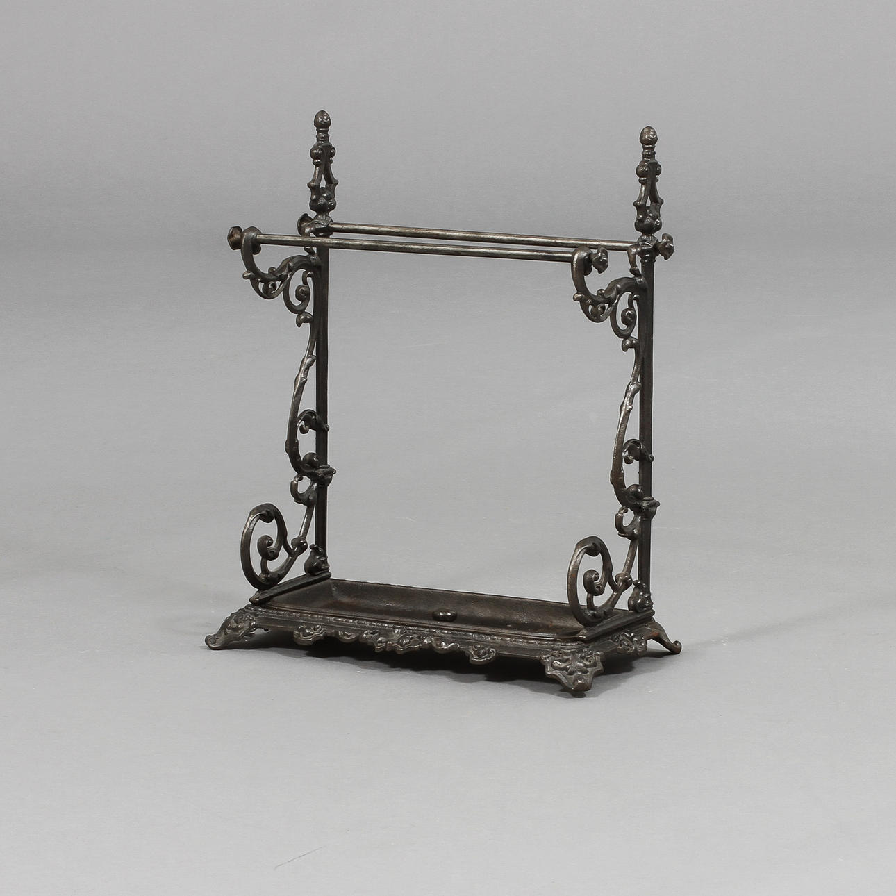 PARAPLYSTÄLL, gjutjärn.