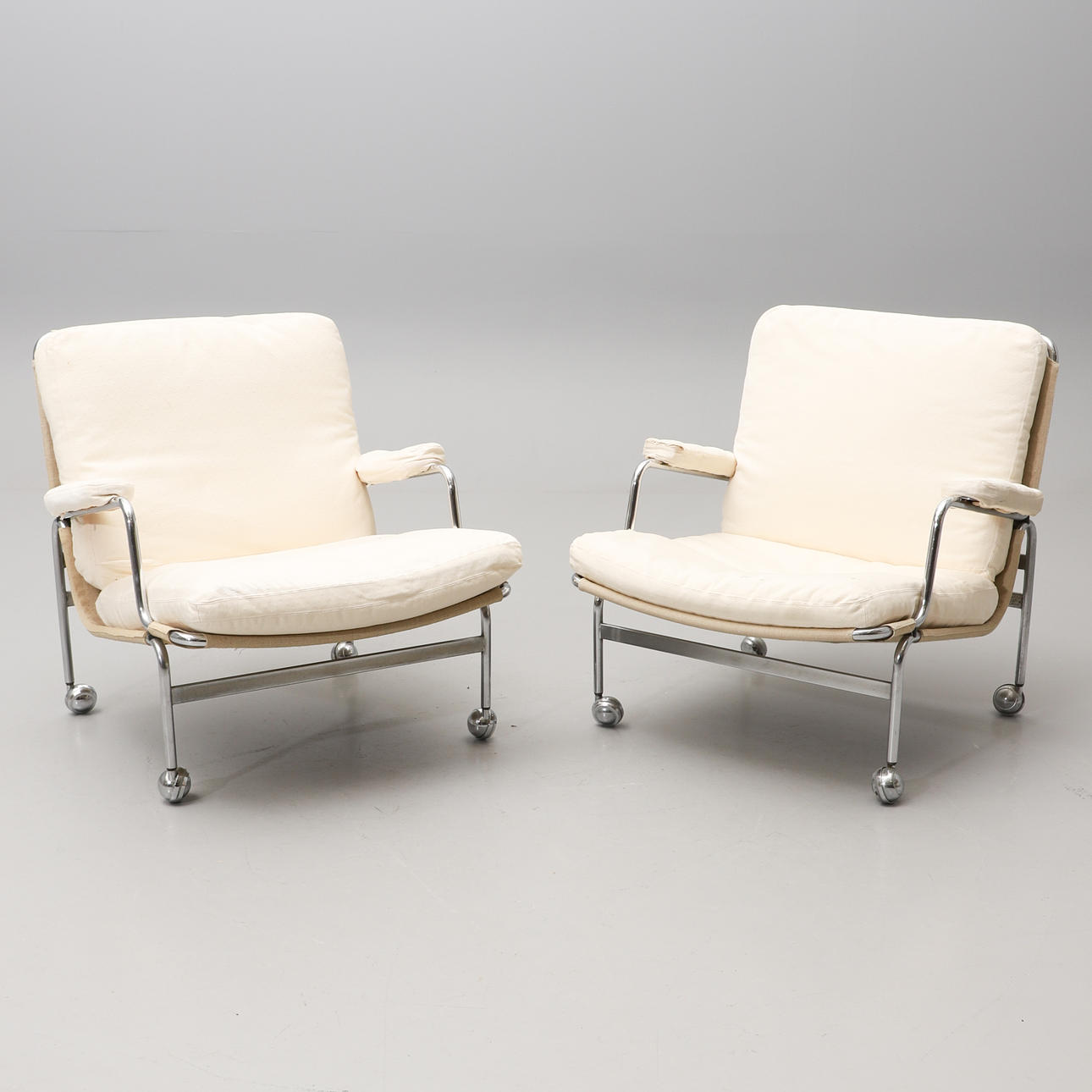 BRUNO MATHSSON. Fåtöljer, ett par, "Karin". DUX.