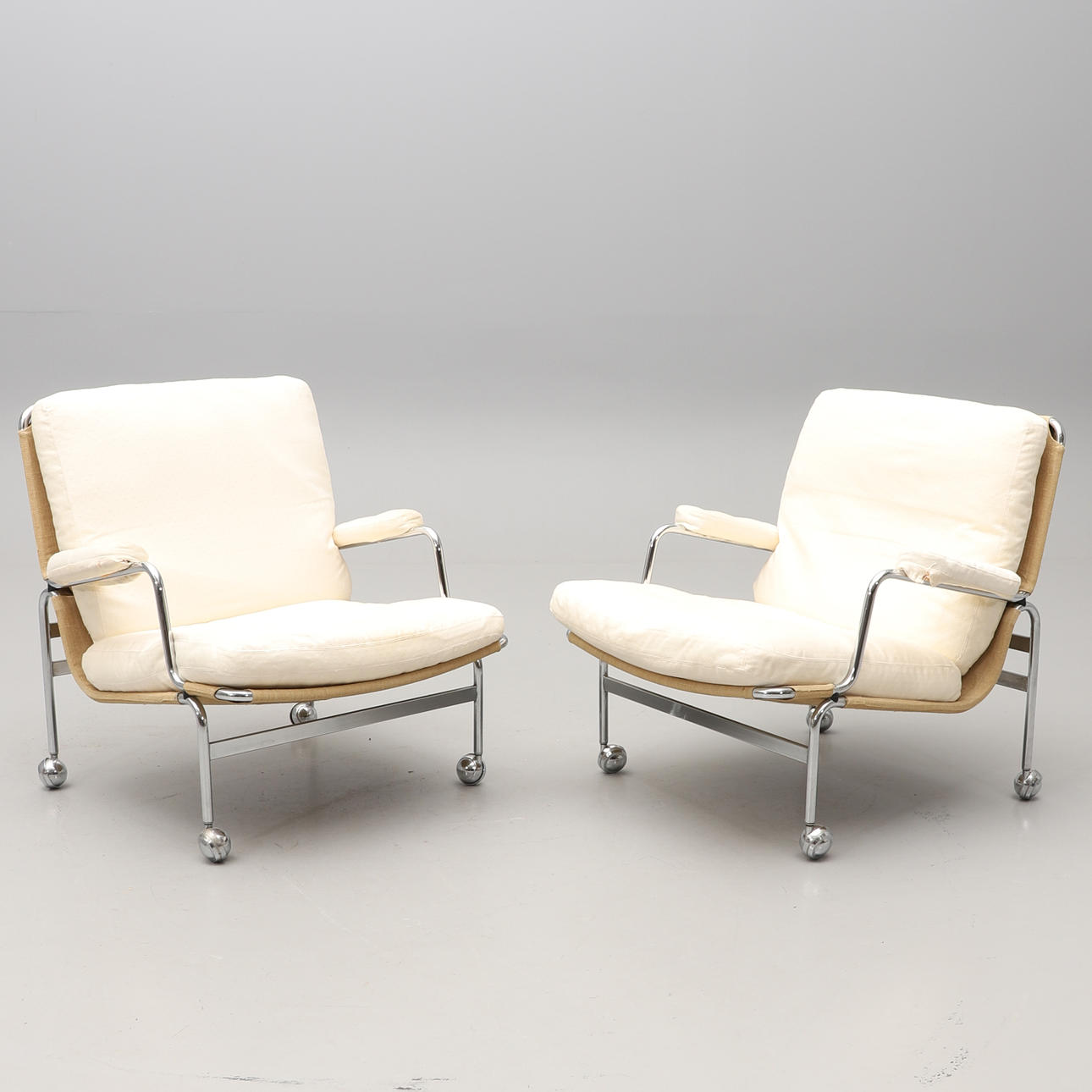 BRUNO MATHSSON. Fåtöljer, ett par, "Karin". DUX.