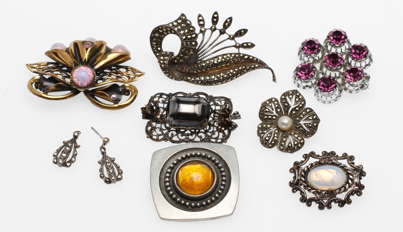 SMYCKEN, 9 delar, bl.a. silver och markasiter.