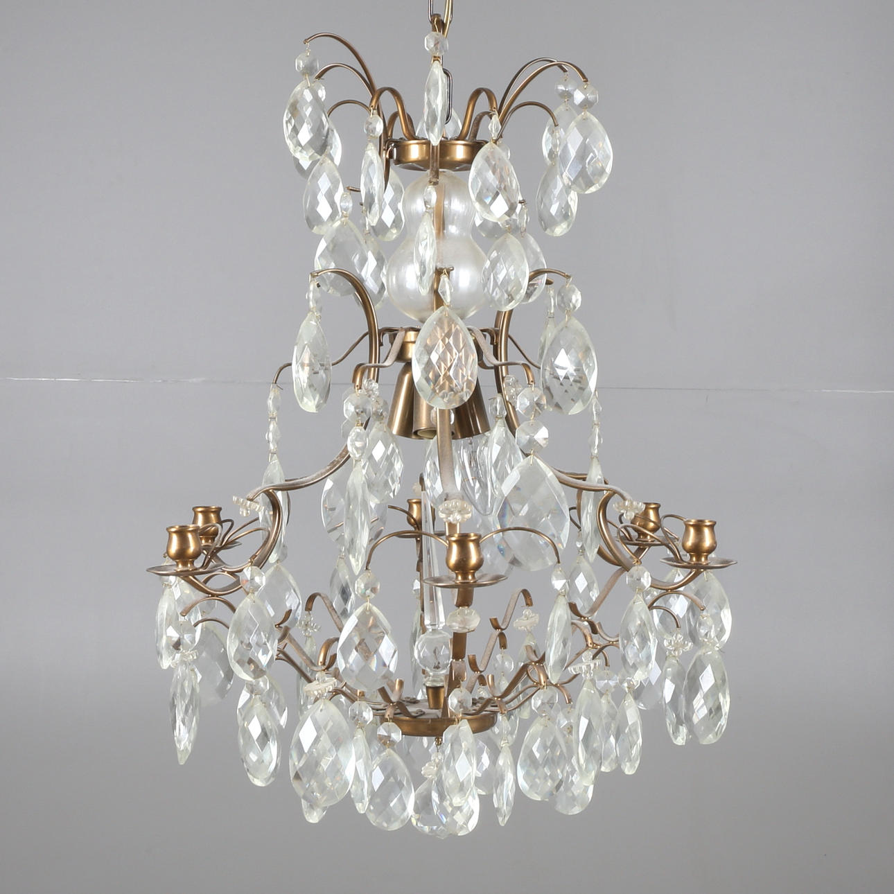 TAKKRONA, 6 st ljusarmar, mässing med glasprismor, 1900-talets senare hälft.