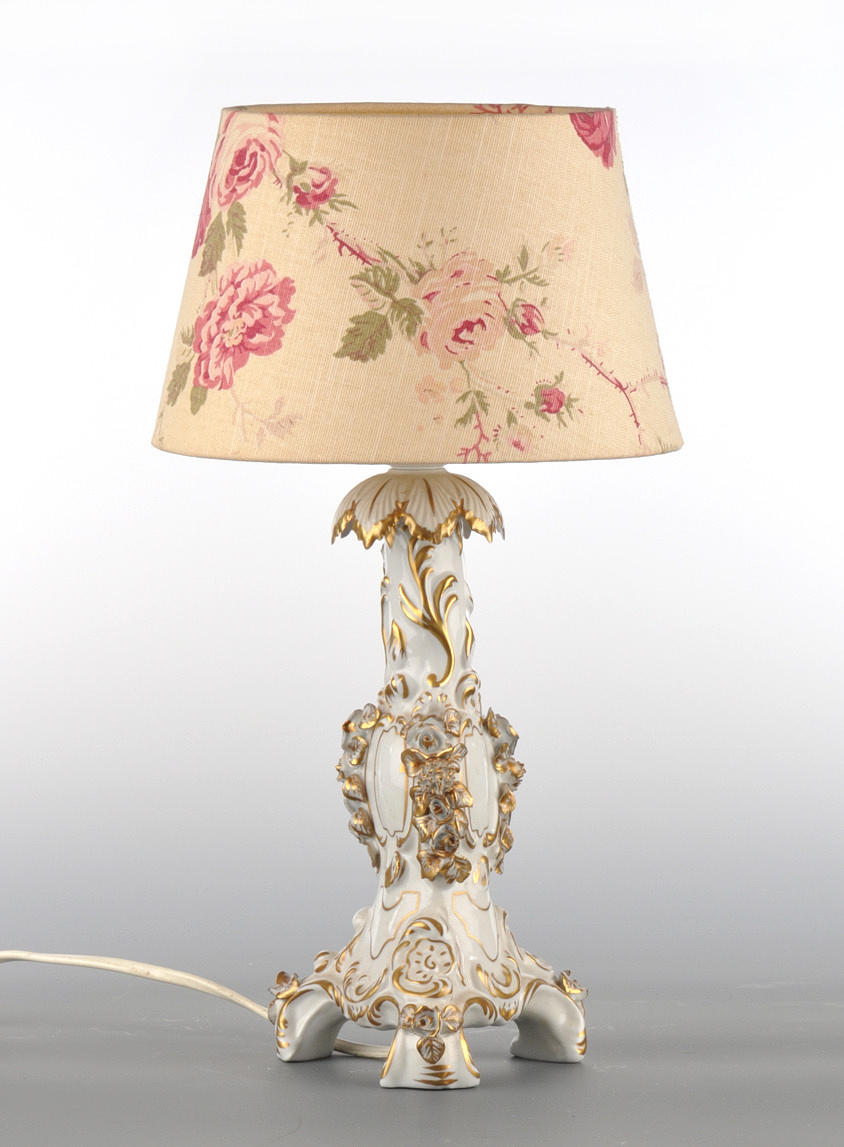 TISCHLEUCHTE. Porslin, blomskärm, 1970-tal.