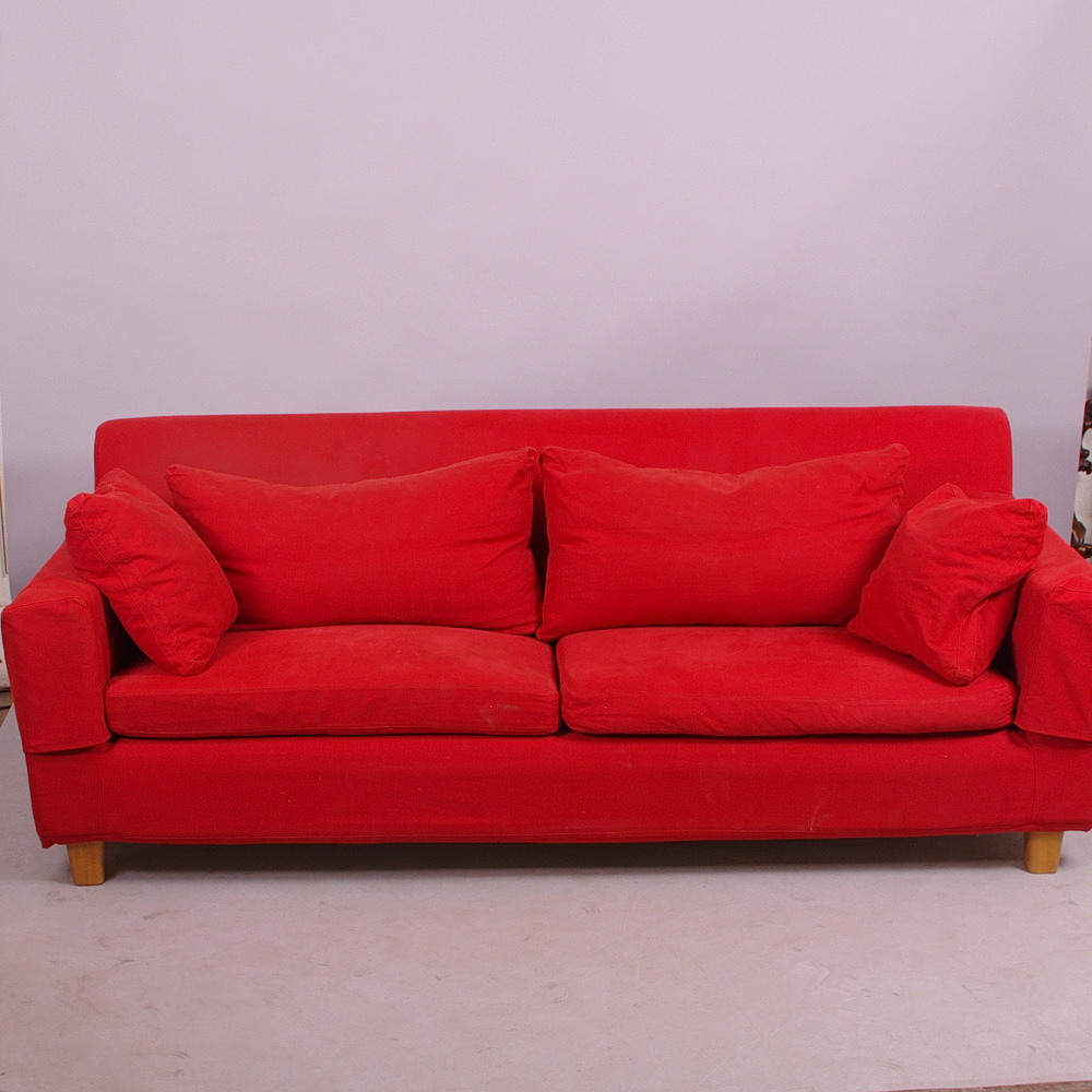 SOFFA, modern design, röd klädsel.
