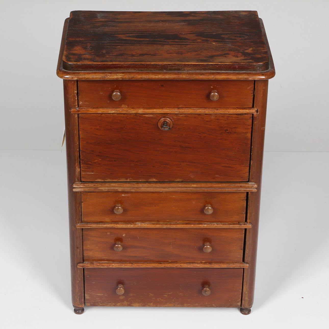 MINIATYRBYRÅ, med skrivklaff, 1800-tal.