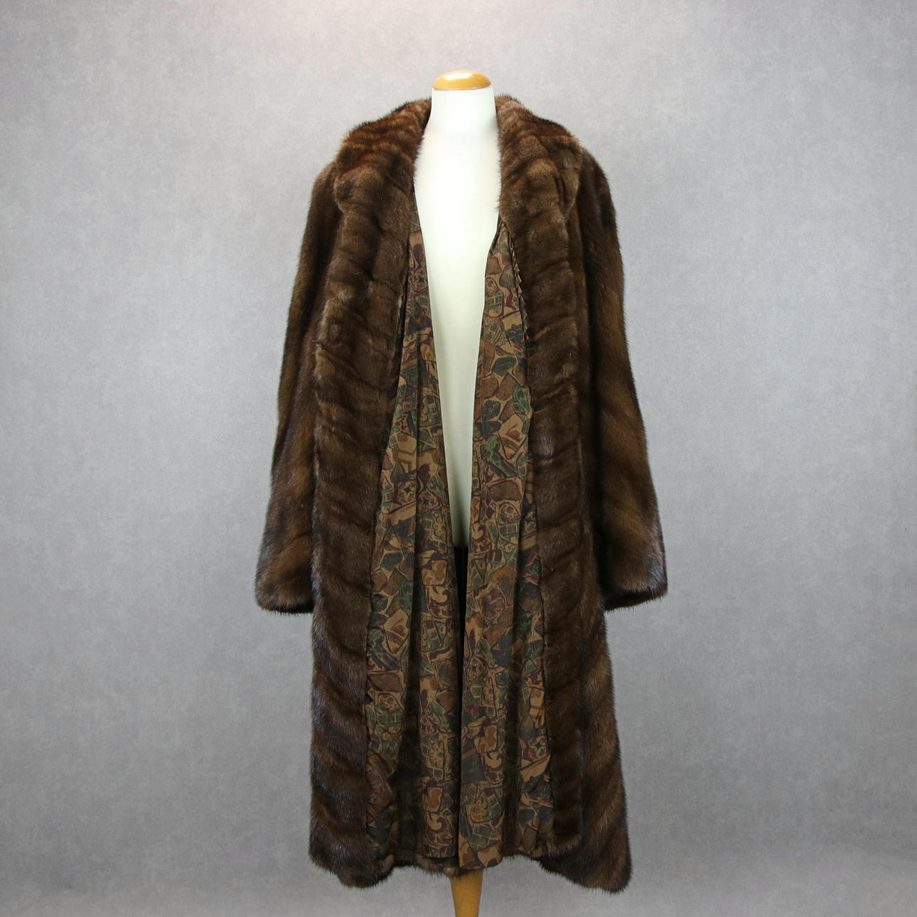 A full-back mink fur coat, Saga Mink, swagger, size 42-44, 20th